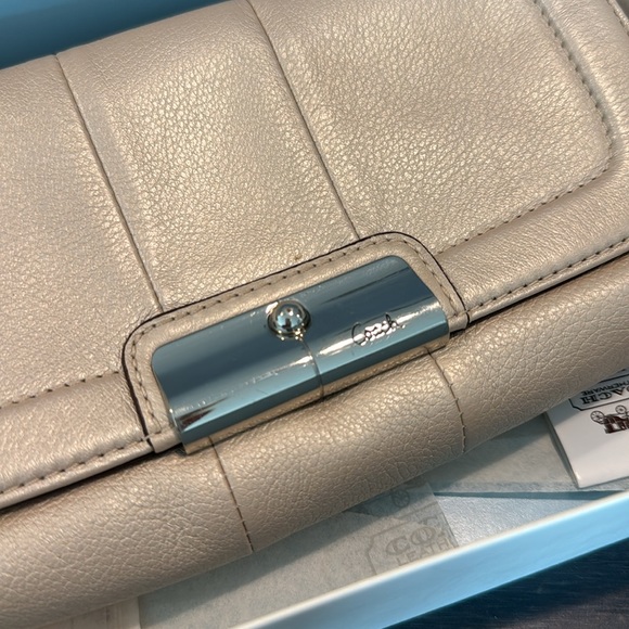 Coach Wristlet in Champagne - Picture 3 of 4